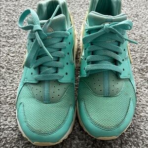 Nike Air Huarache Run Tropical Twist Mint Green Sneakers Size 6Y